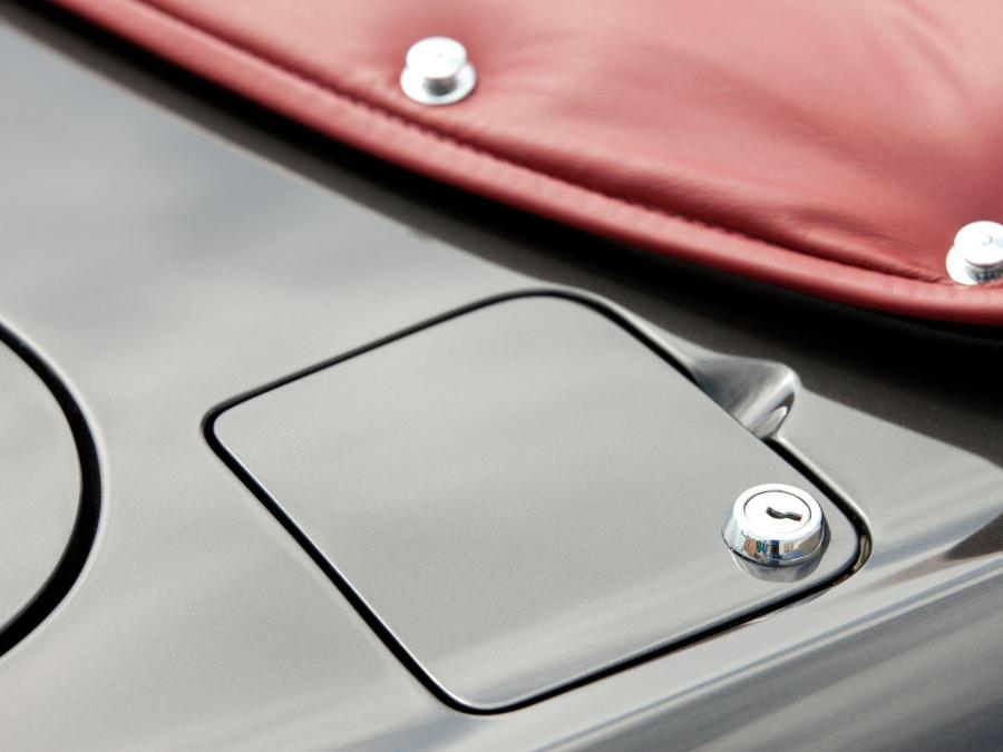 Детали экстерьера Aston Martin DB6 Volante (3635/R) 1967 года  (фото 16 из 32)